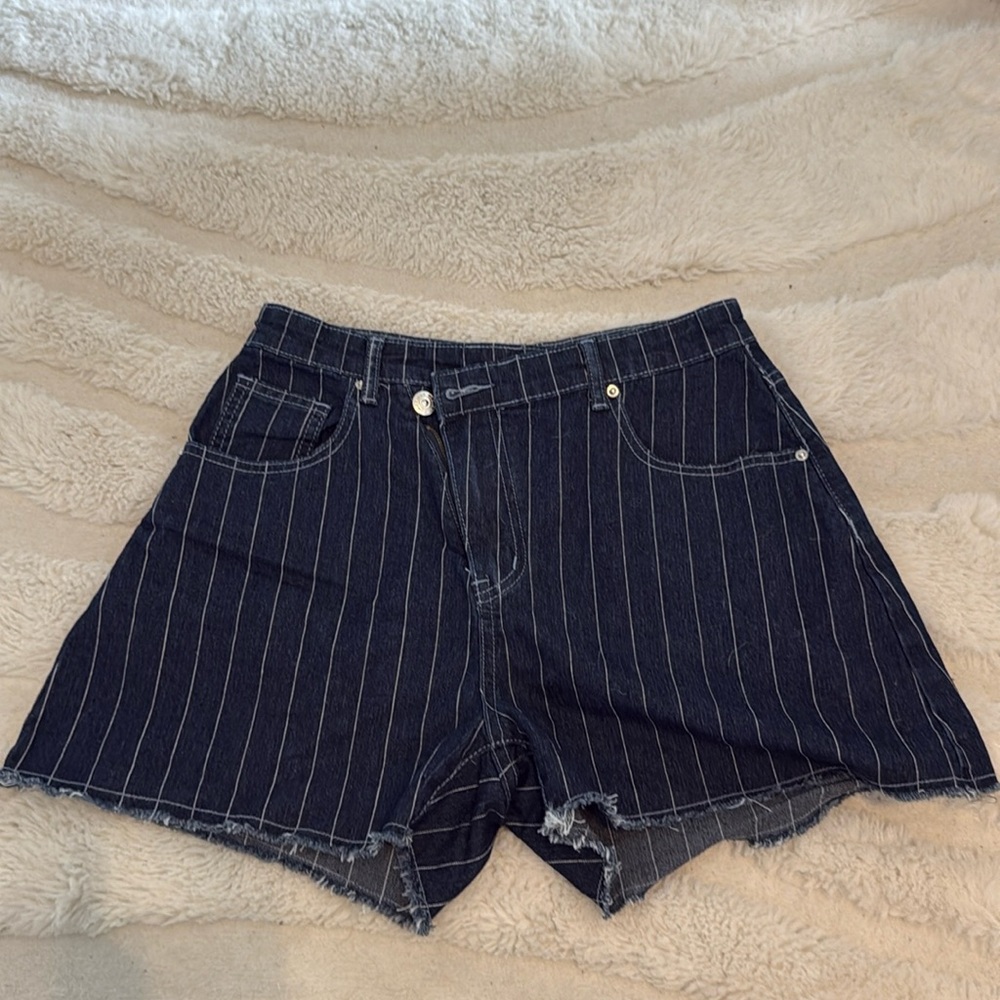 Cross over striped shorts